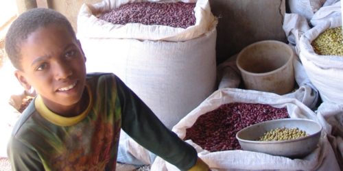 Kigali-Market-boy-w-grain-crop